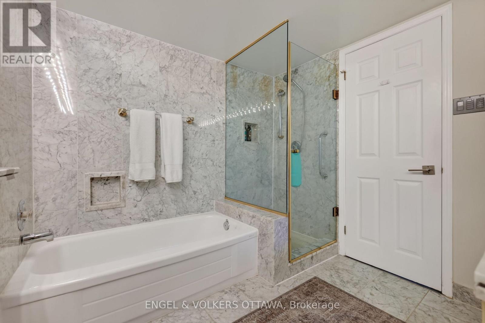 2 Bed, 2 Bath House for Sale in Ottawa – 106 – 7 KIPPEWA DRIVE, Ottawa – MLS# X13542698 - Image 21