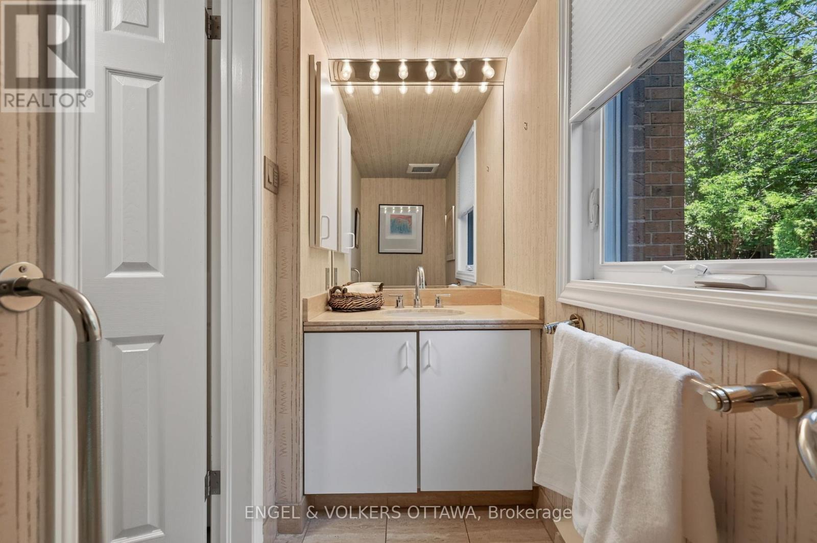 2 Bed, 2 Bath House for Sale in Ottawa – 106 – 7 KIPPEWA DRIVE, Ottawa – MLS# X13542698 - Image 24
