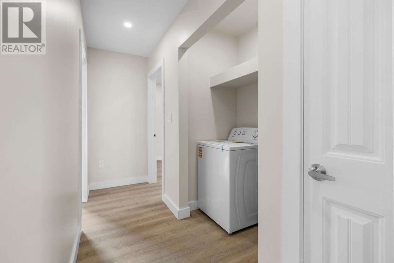2 BALDERSTON Court - 18