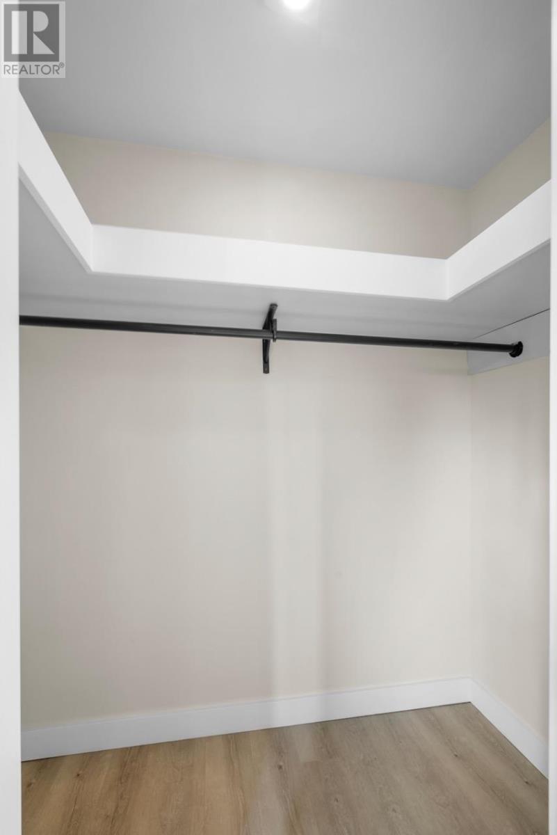 2 BALDERSTON Court - 23
