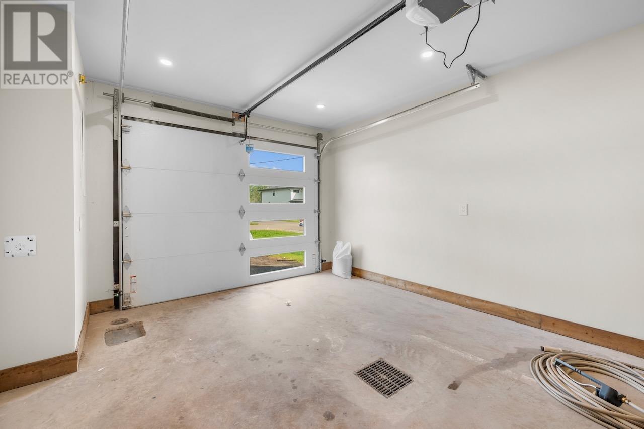2 BALDERSTON Court - 25