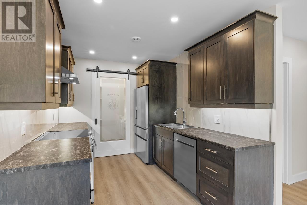 2 BALDERSTON Court - 5
