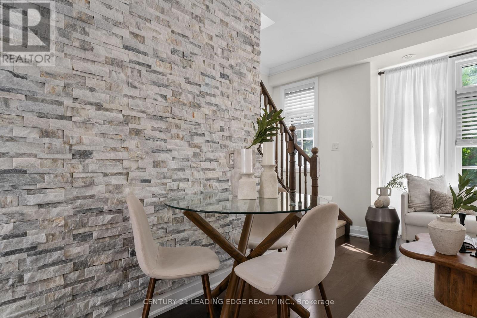#18 3077 CAWTHRA ROAD - 14