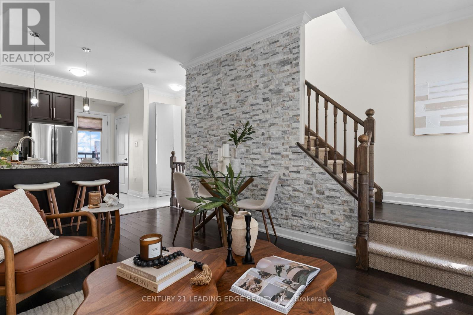 #18 3077 CAWTHRA ROAD - 18