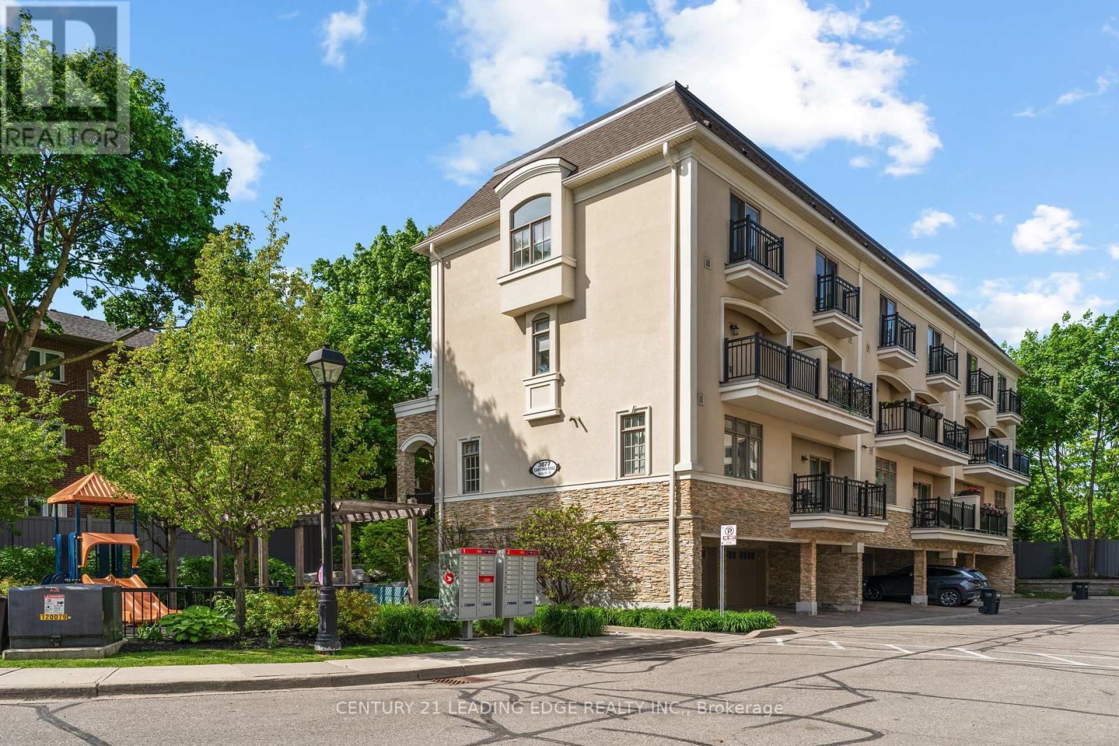 #18 3077 CAWTHRA ROAD - 3