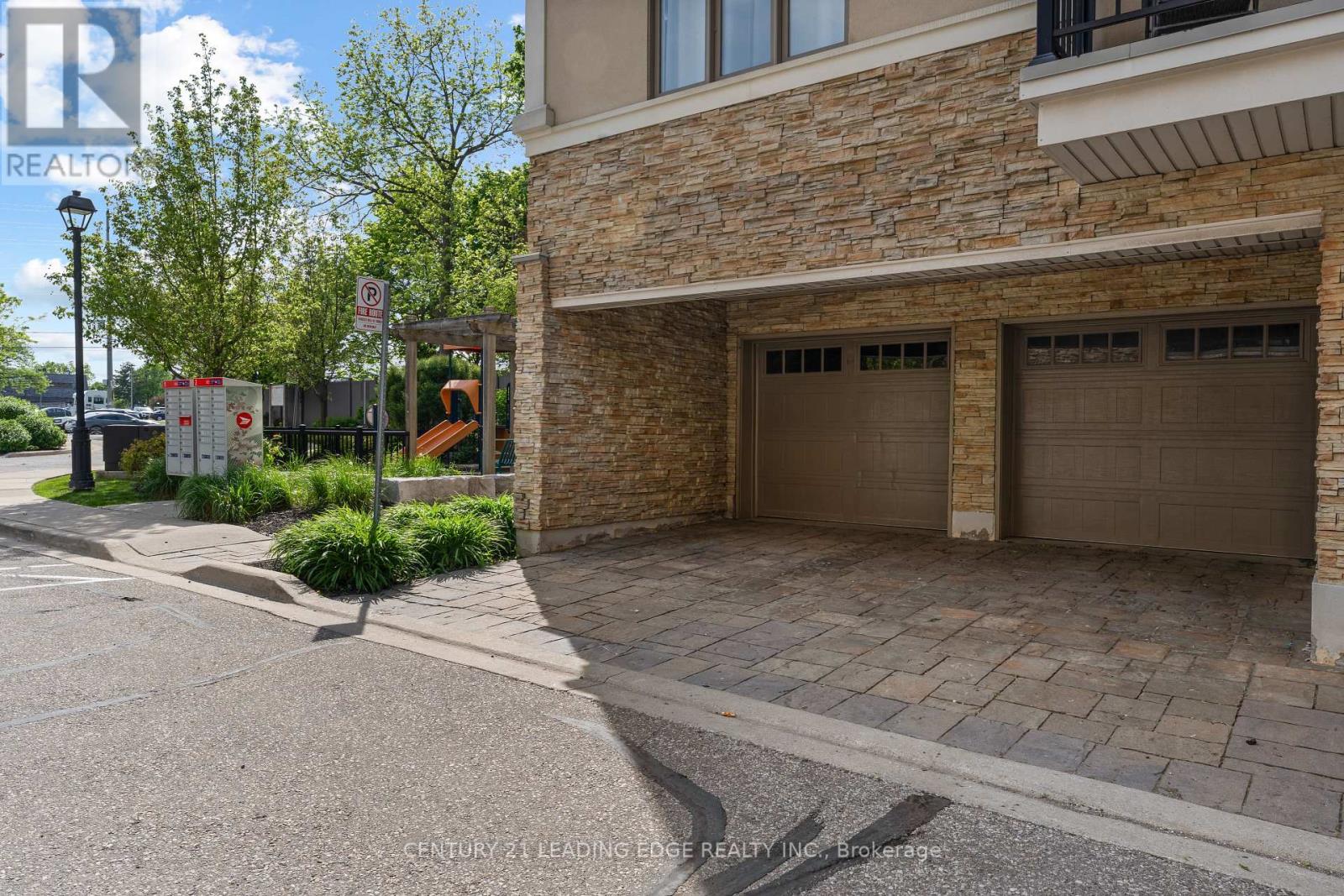 #18 3077 CAWTHRA ROAD - 34