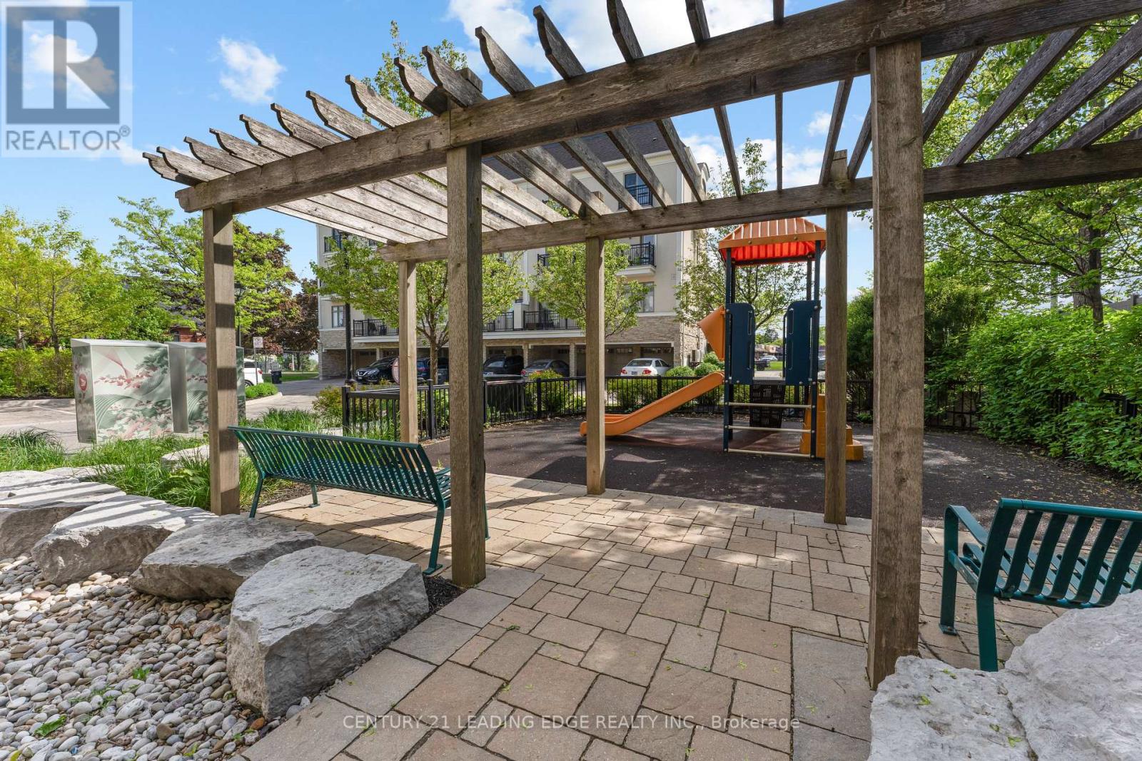 #18 3077 CAWTHRA ROAD - 35
