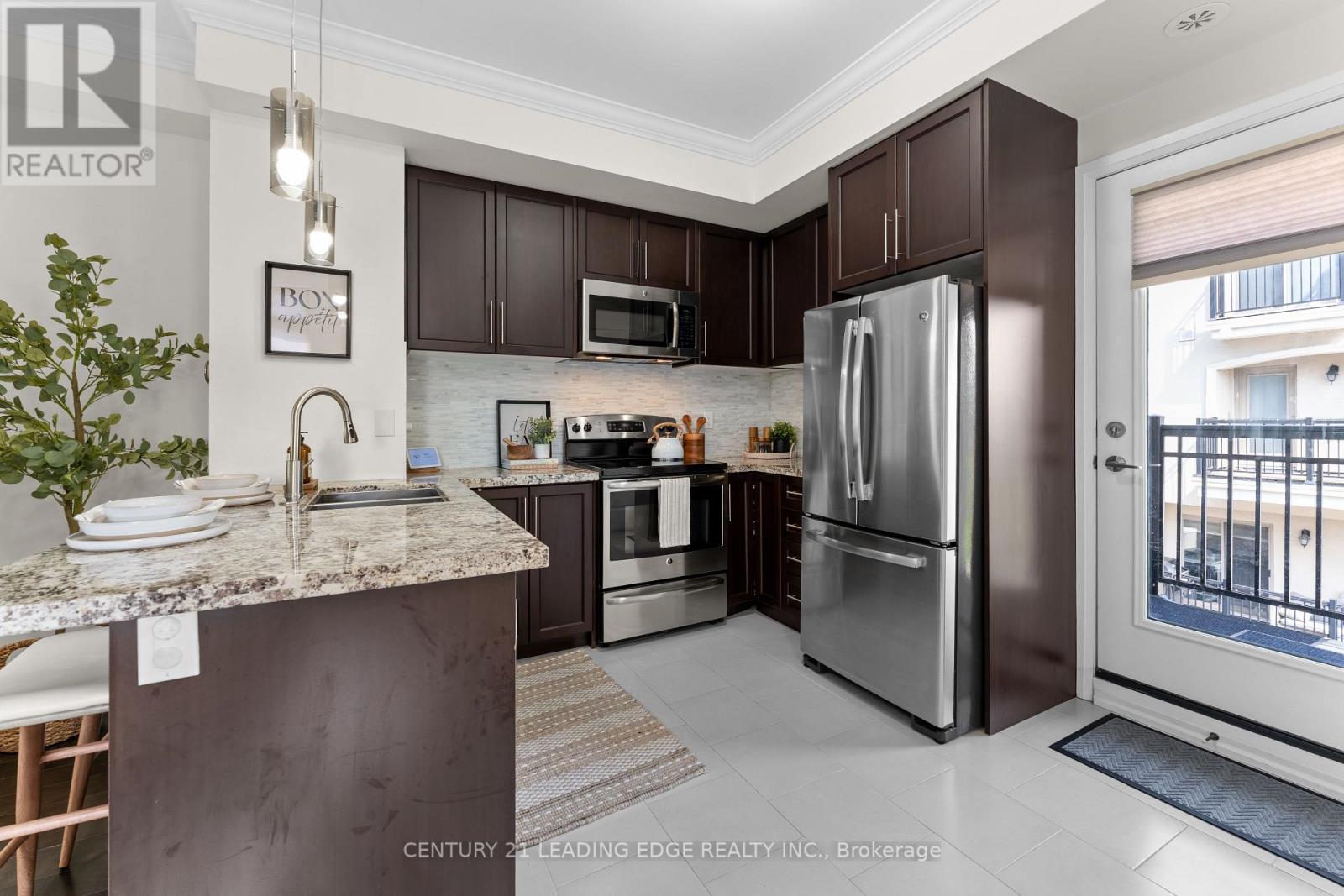 #18 3077 CAWTHRA ROAD - 5