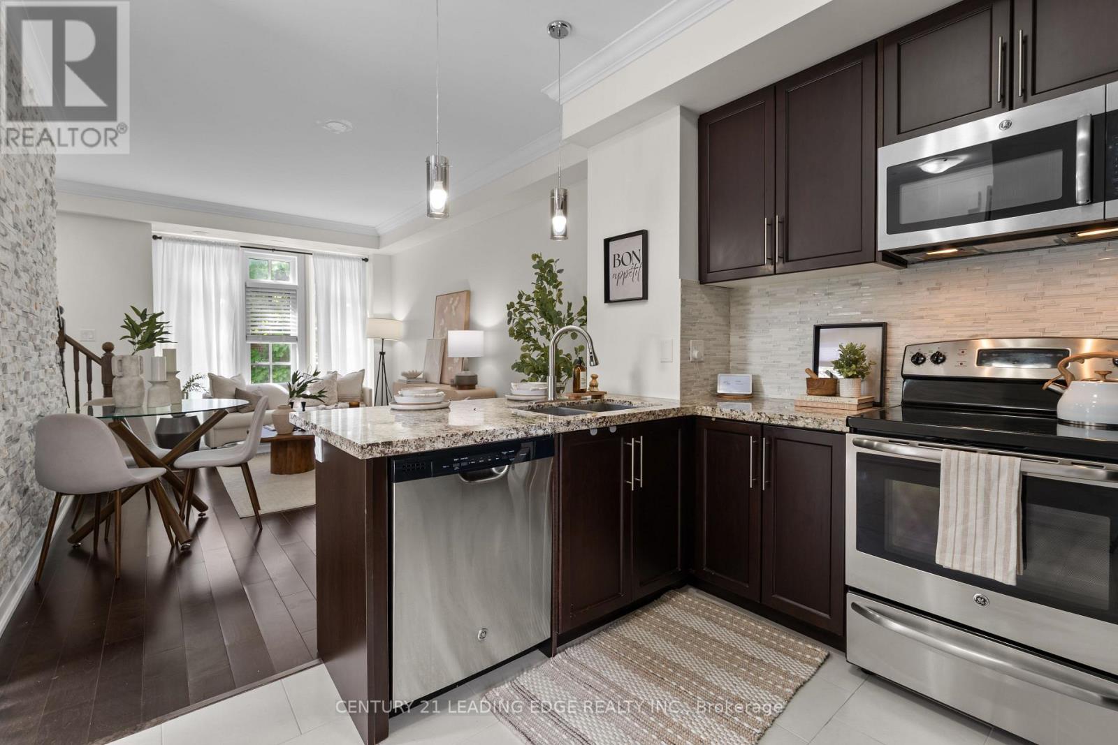 #18 3077 CAWTHRA ROAD - 7