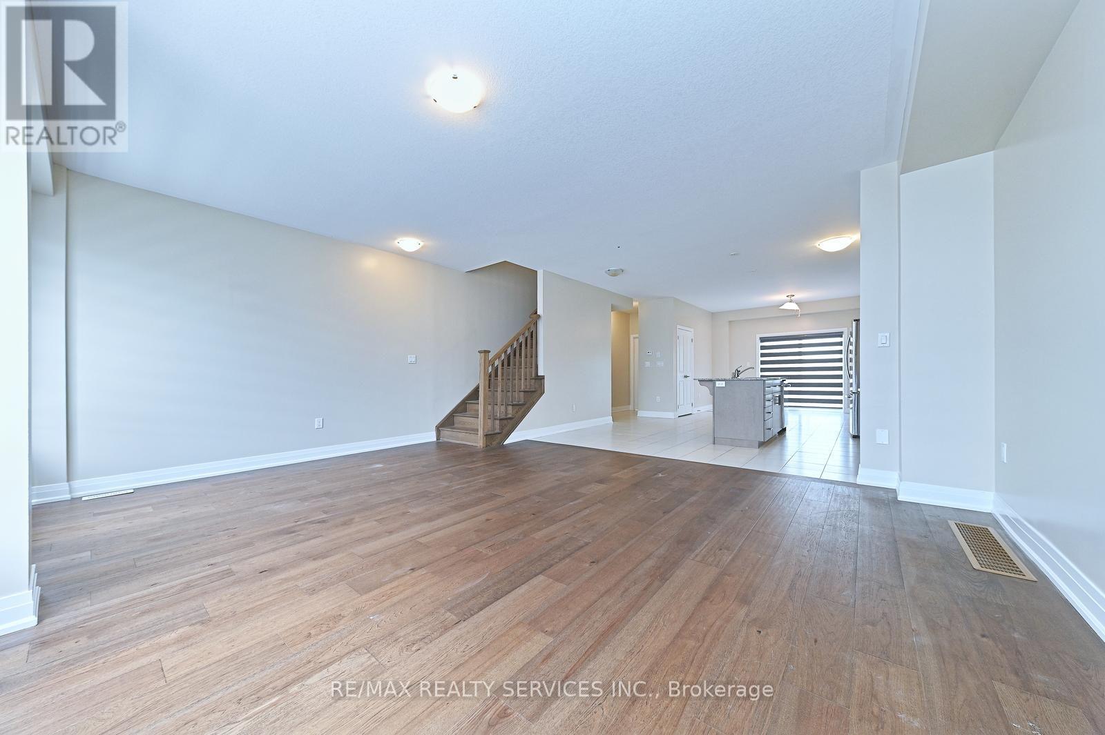 52 HUMBERSTONE DRIVE - 17