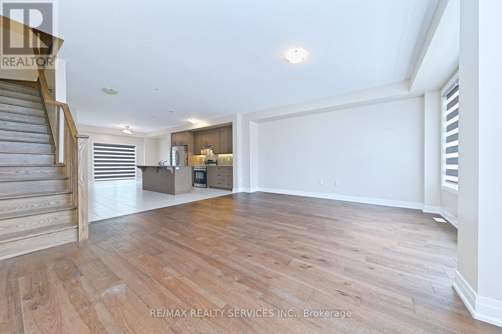 52 HUMBERSTONE DRIVE - 18
