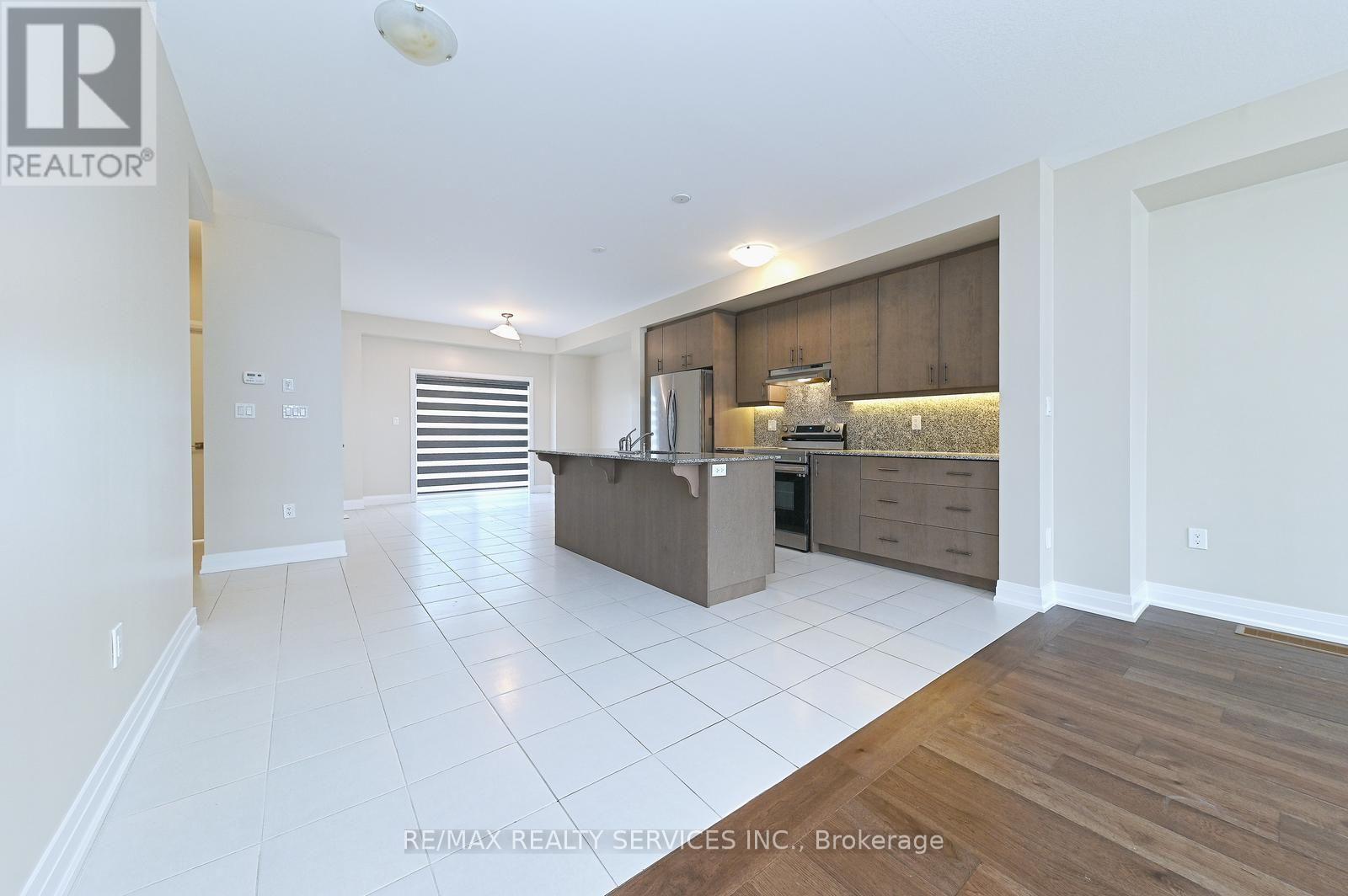 52 HUMBERSTONE DRIVE - 19