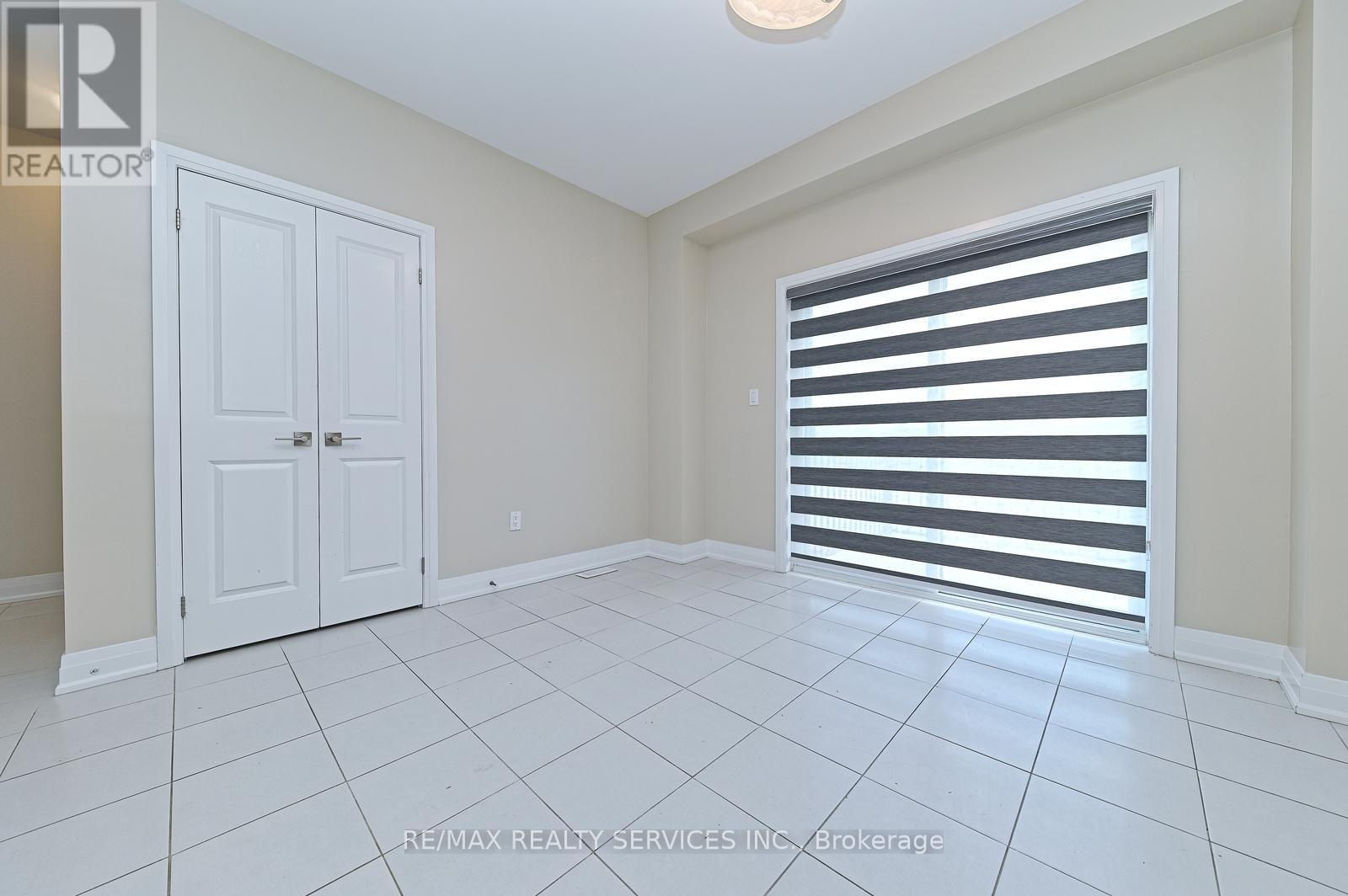 52 HUMBERSTONE DRIVE - 21