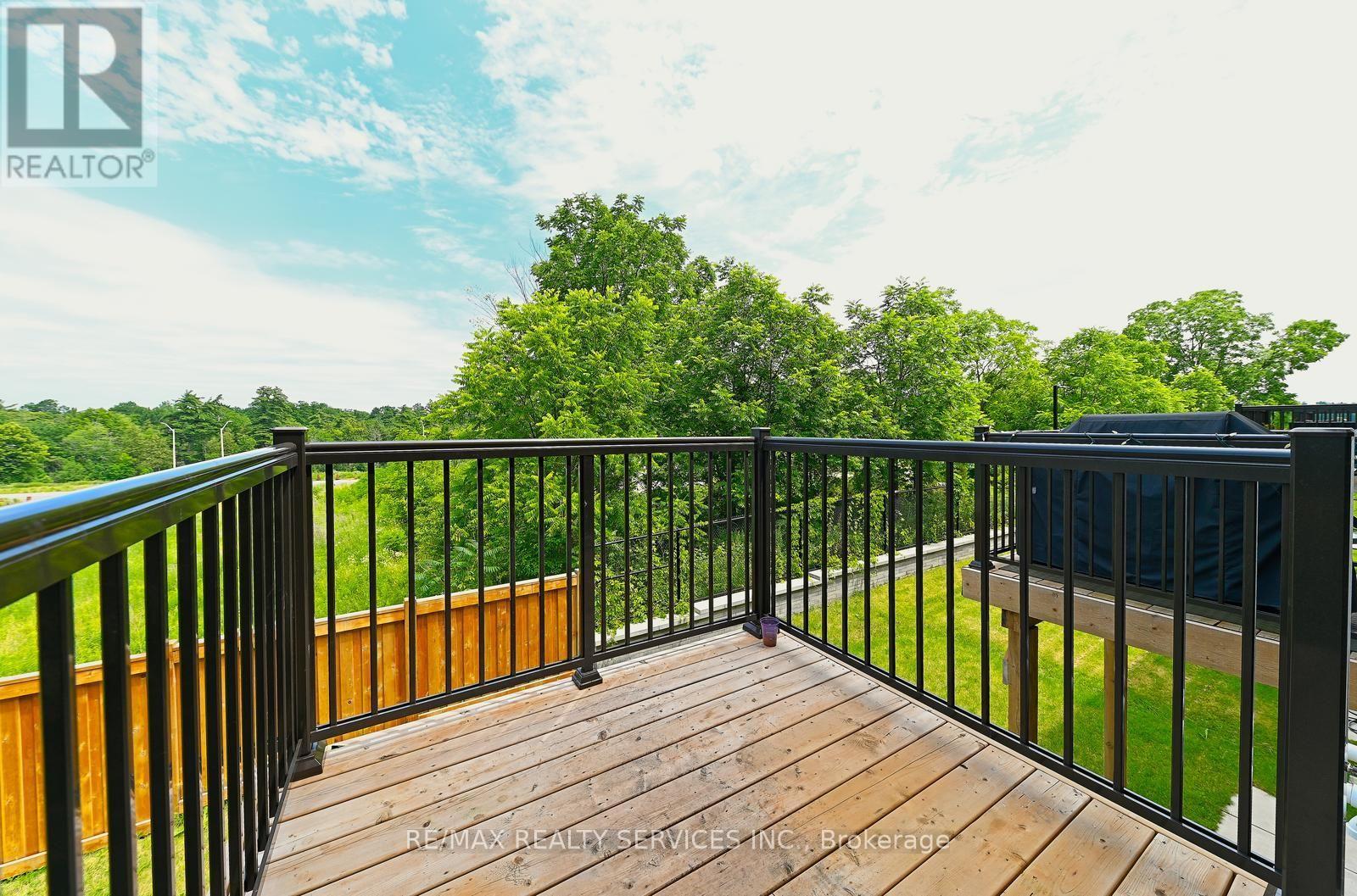 52 HUMBERSTONE DRIVE - 25