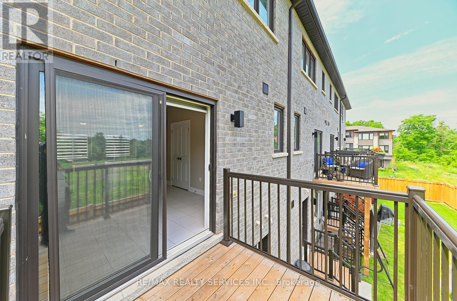 52 HUMBERSTONE DRIVE - 26
