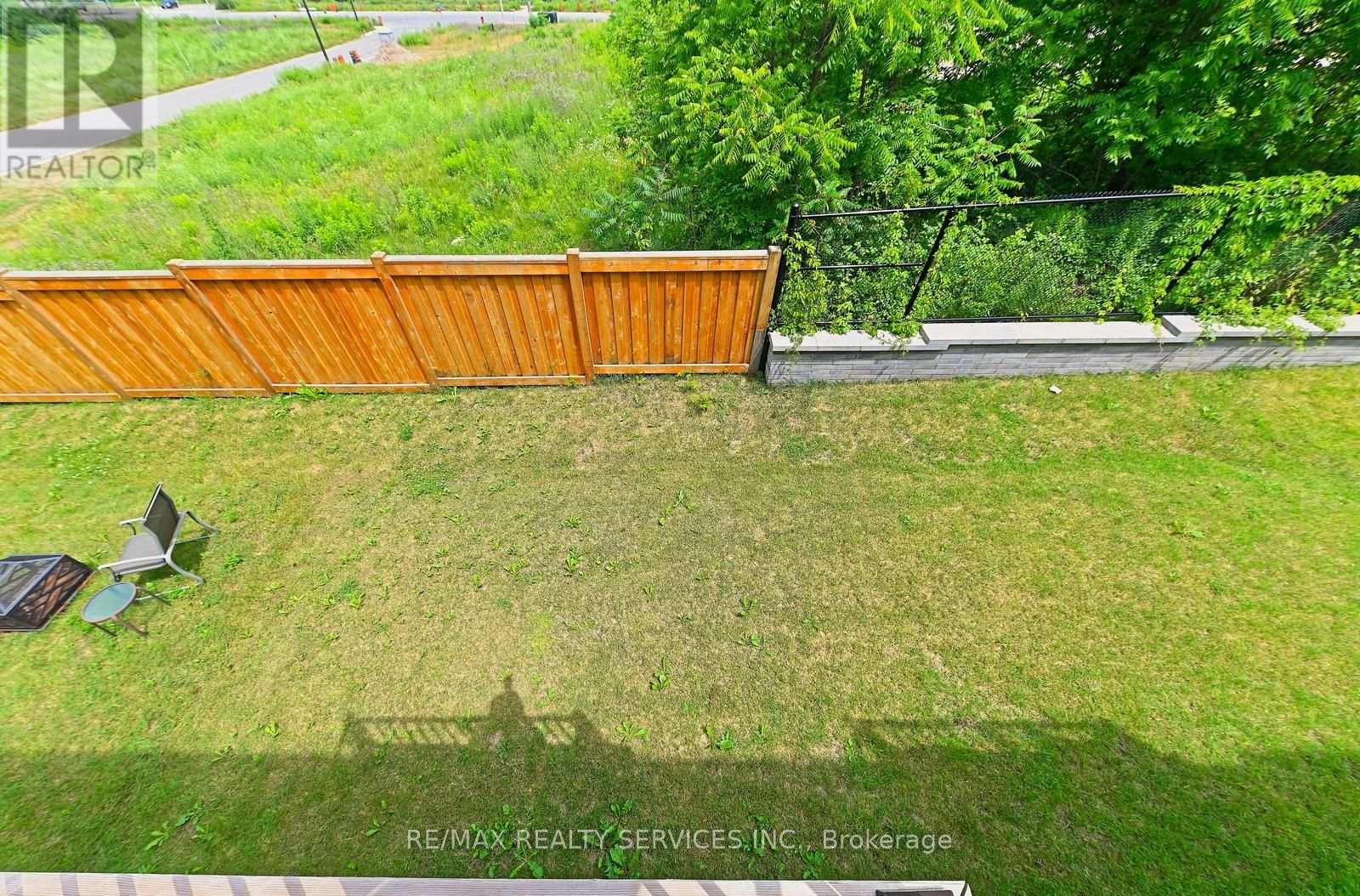 52 HUMBERSTONE DRIVE - 27