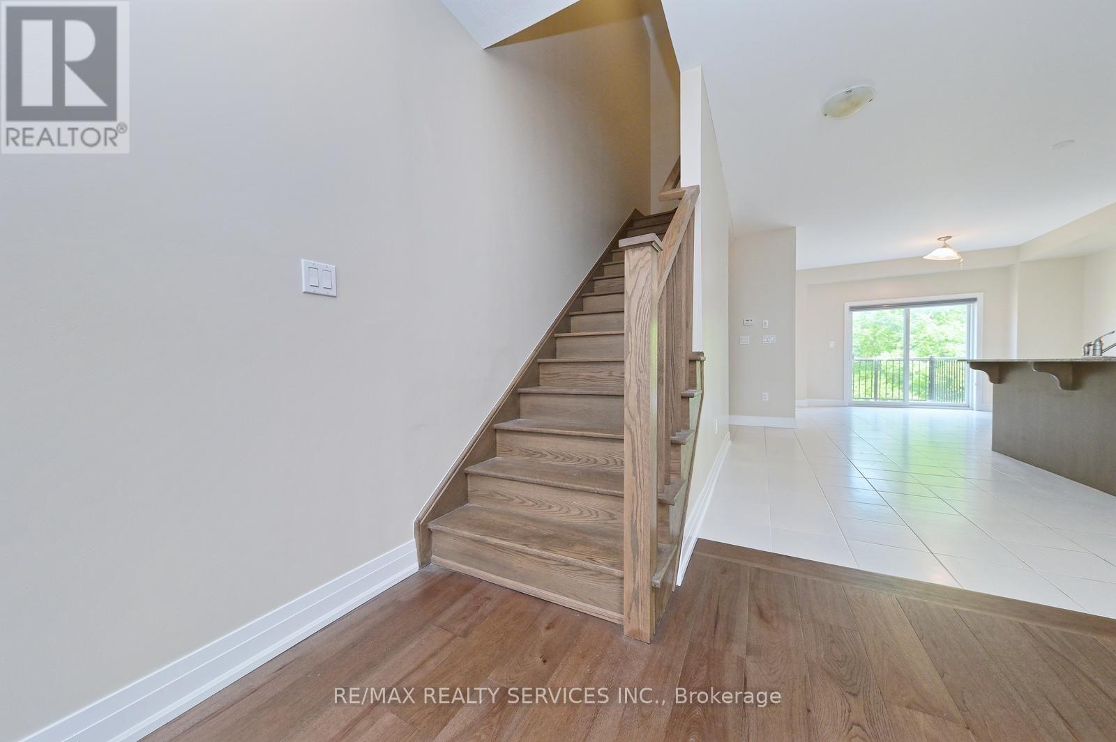52 HUMBERSTONE DRIVE - 29