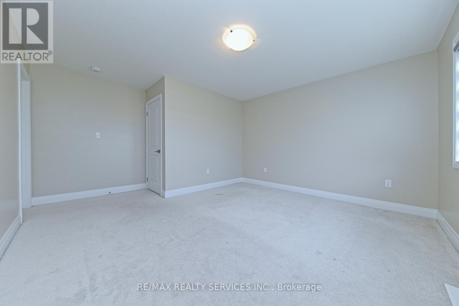 52 HUMBERSTONE DRIVE - 31