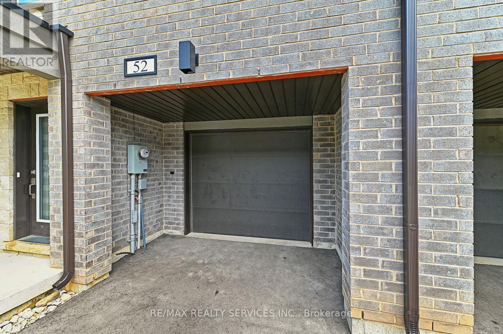52 HUMBERSTONE DRIVE - 41