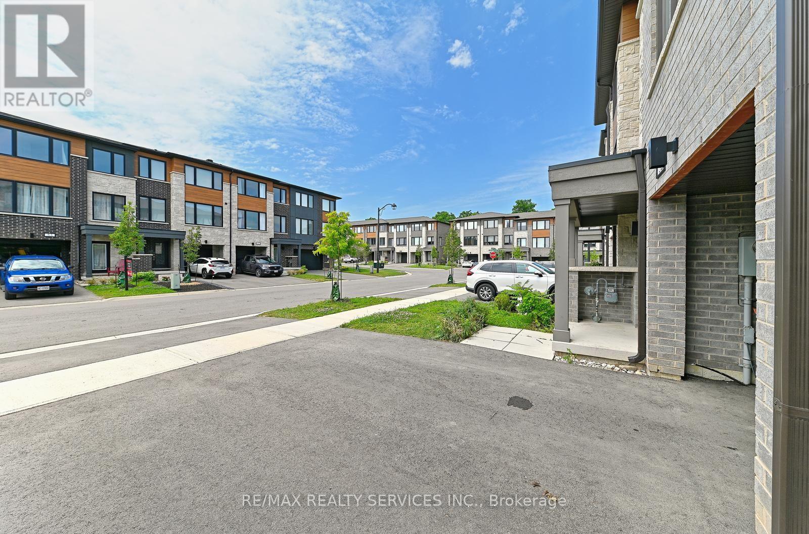 52 HUMBERSTONE DRIVE - 42