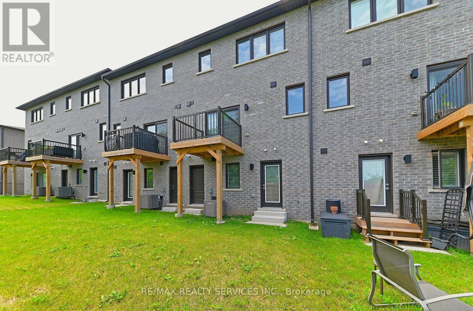 52 HUMBERSTONE DRIVE - 44