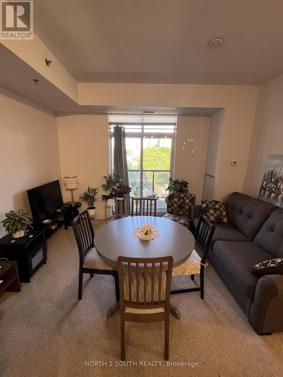 #605 90 CHARLTON AVENUE W - 6