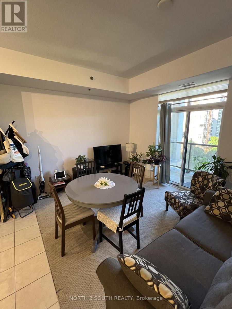 #605 90 CHARLTON AVENUE W - 7