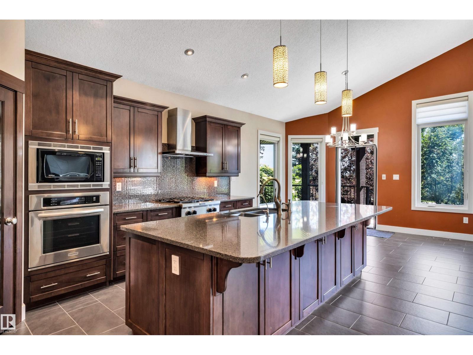 9 SHOREWOOD CR - 11