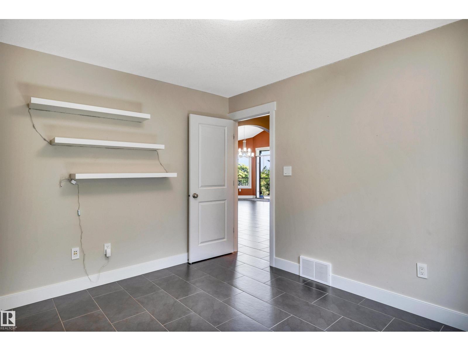 9 SHOREWOOD CR - 16