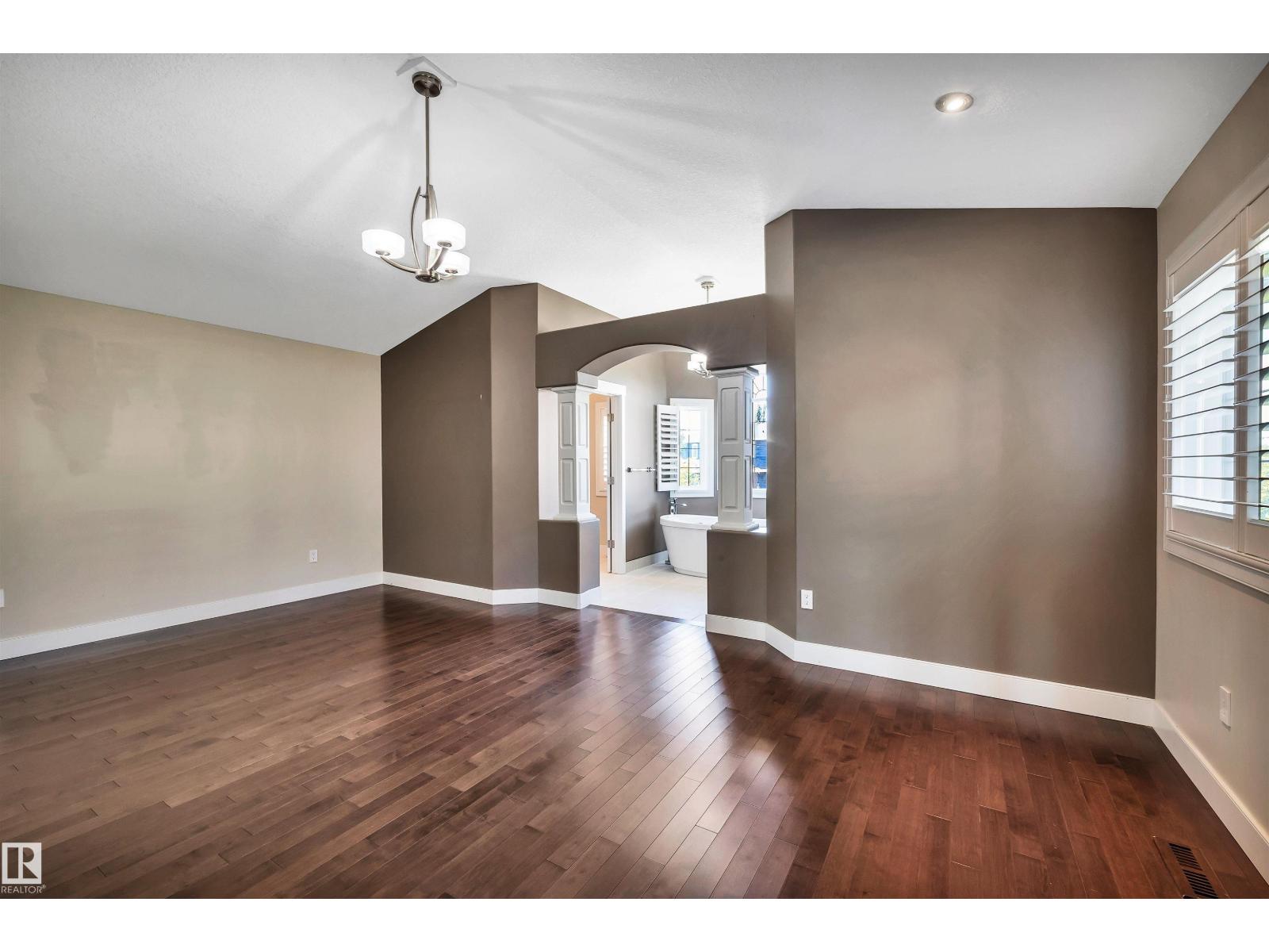9 SHOREWOOD CR - 21