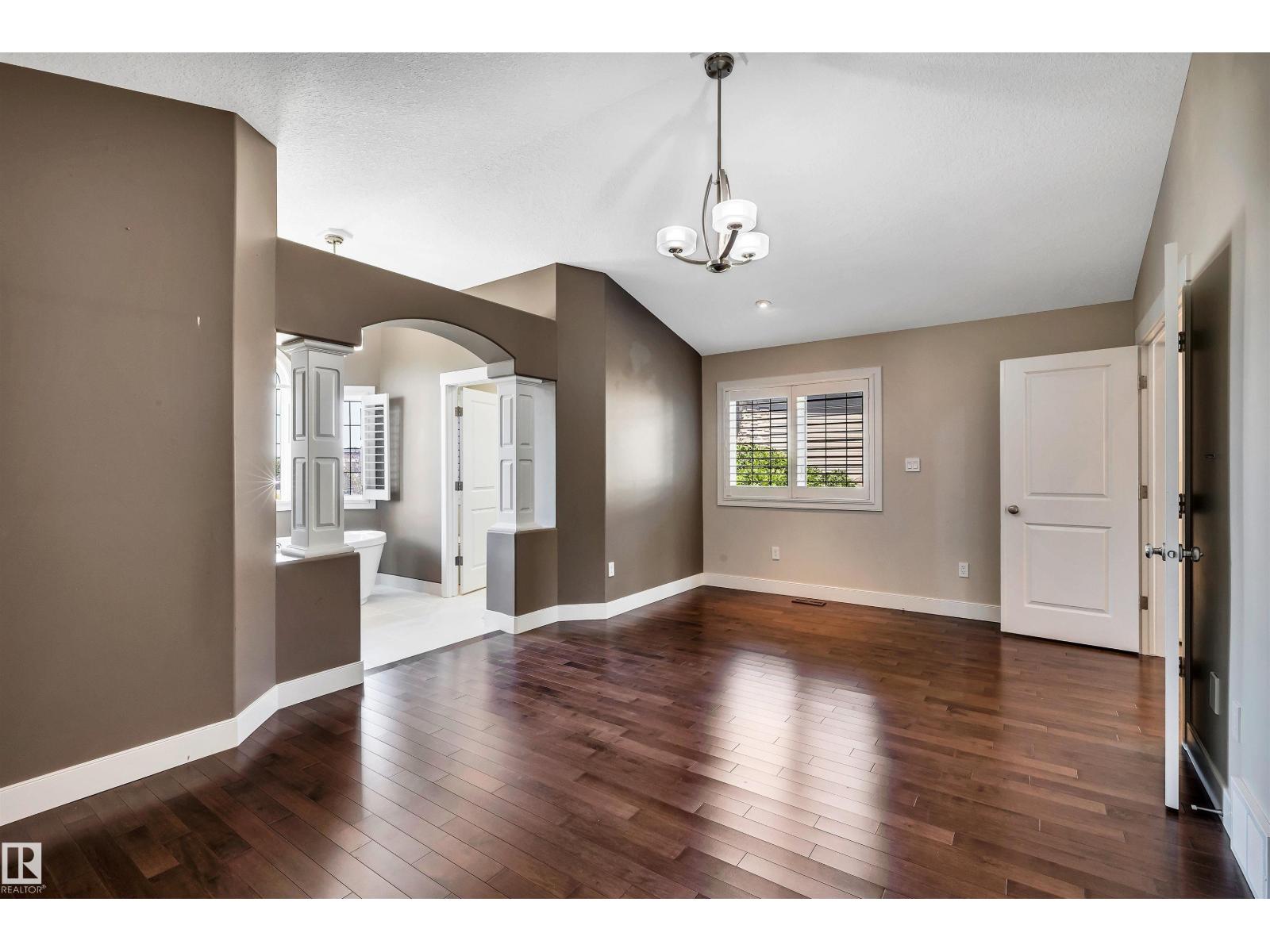9 SHOREWOOD CR - 22
