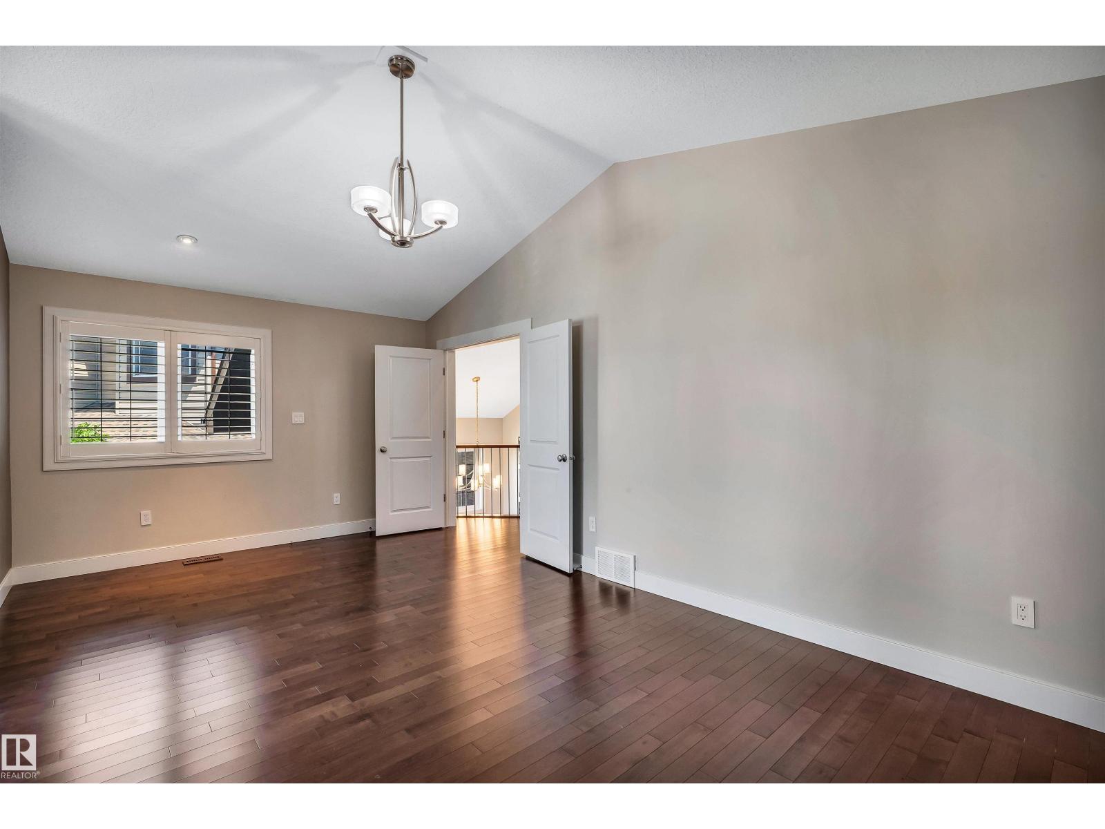 9 SHOREWOOD CR - 23
