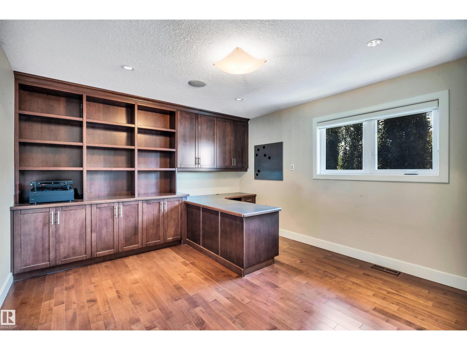9 SHOREWOOD CR - 29