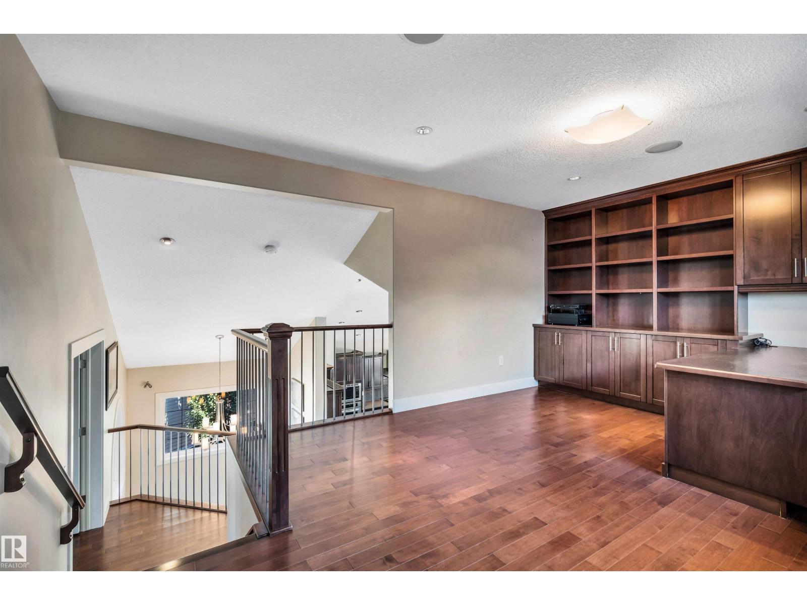 9 SHOREWOOD CR - 30