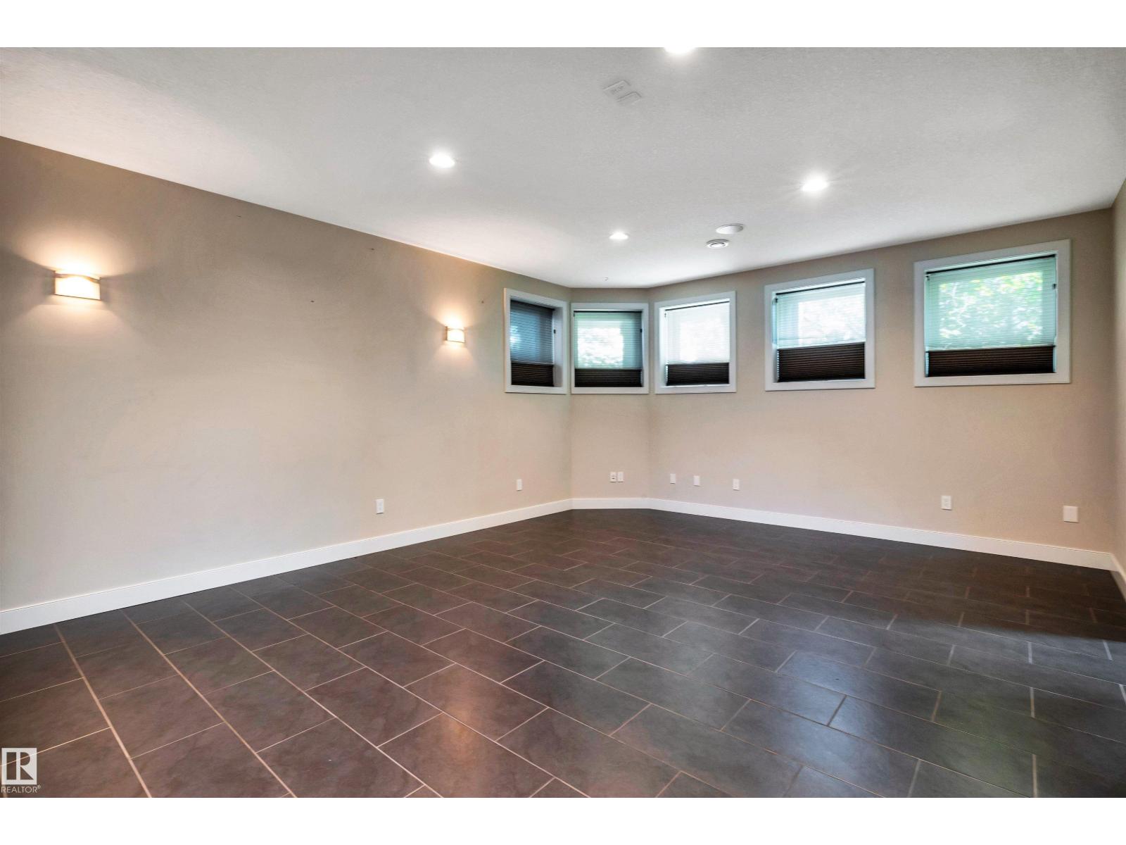 9 SHOREWOOD CR - 32