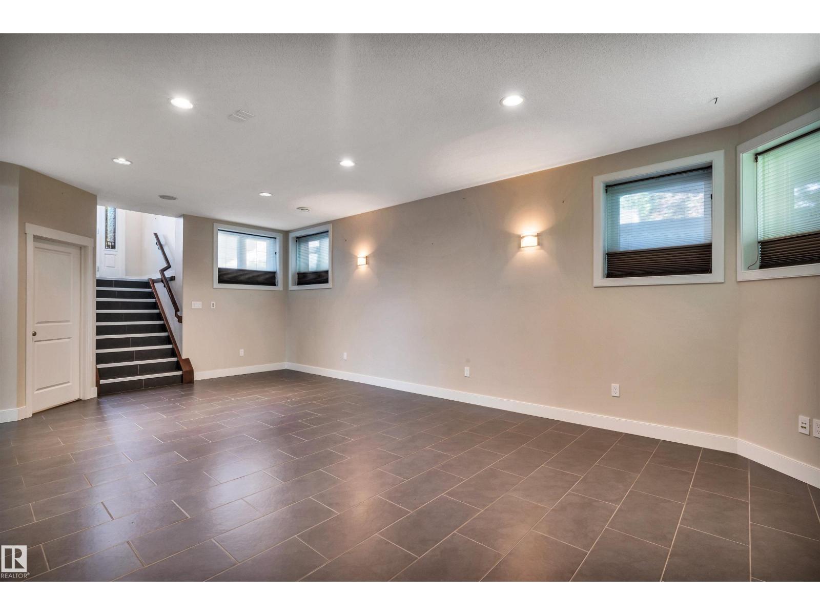 9 SHOREWOOD CR - 33