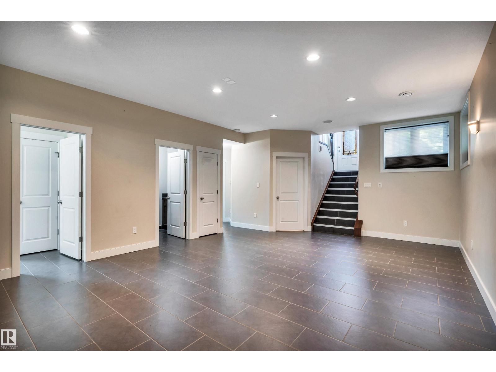 9 SHOREWOOD CR - 34