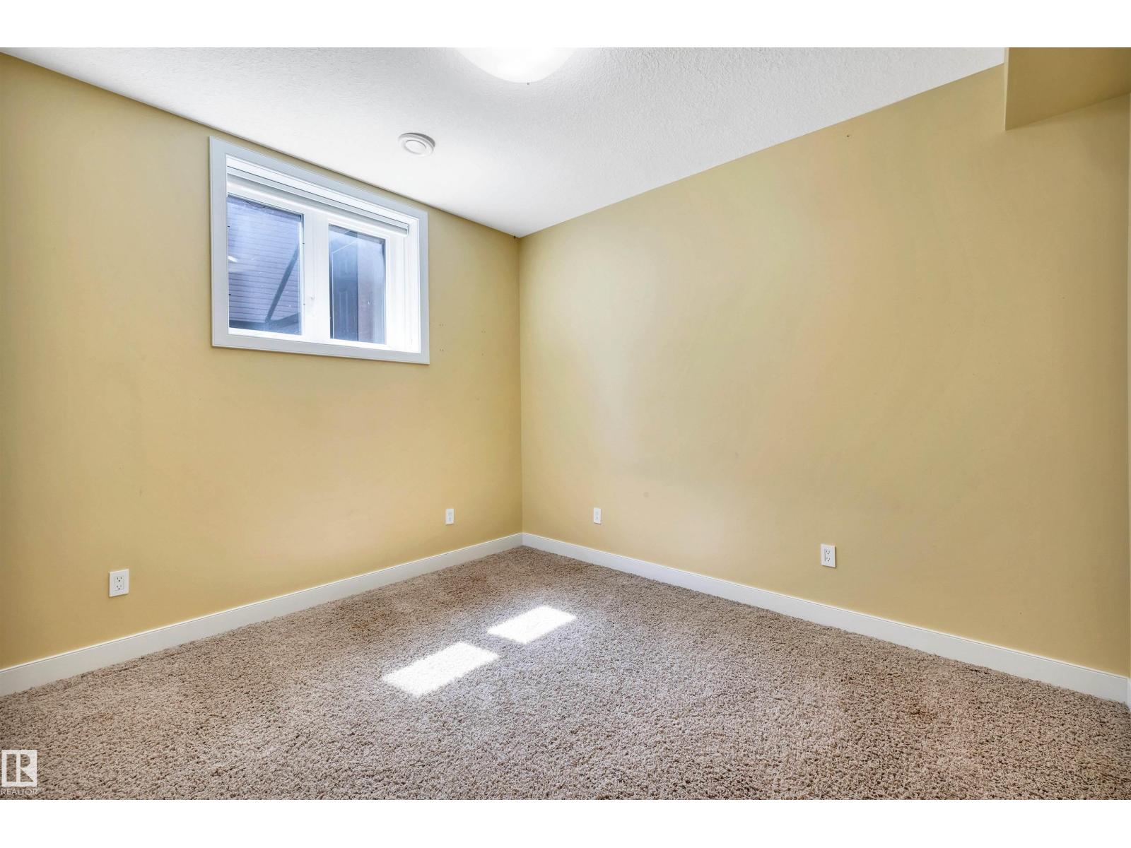 9 SHOREWOOD CR - 35
