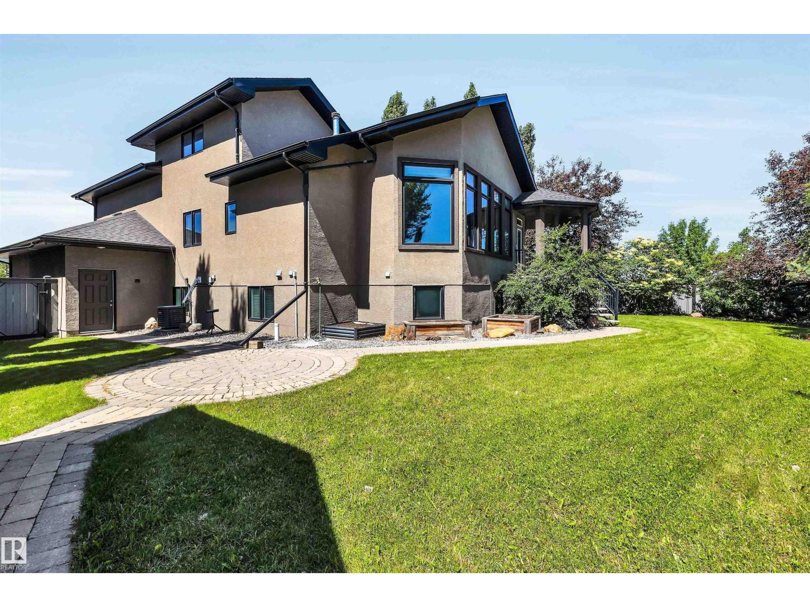 9 SHOREWOOD CR - 52