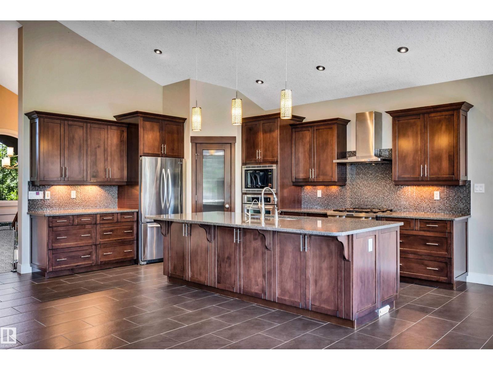 9 SHOREWOOD CR - 9