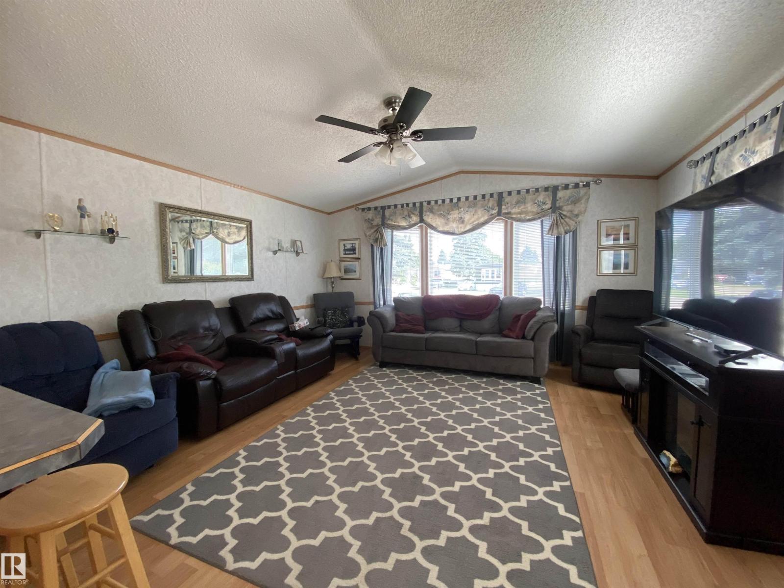 320 Evergreen PA NW - 17