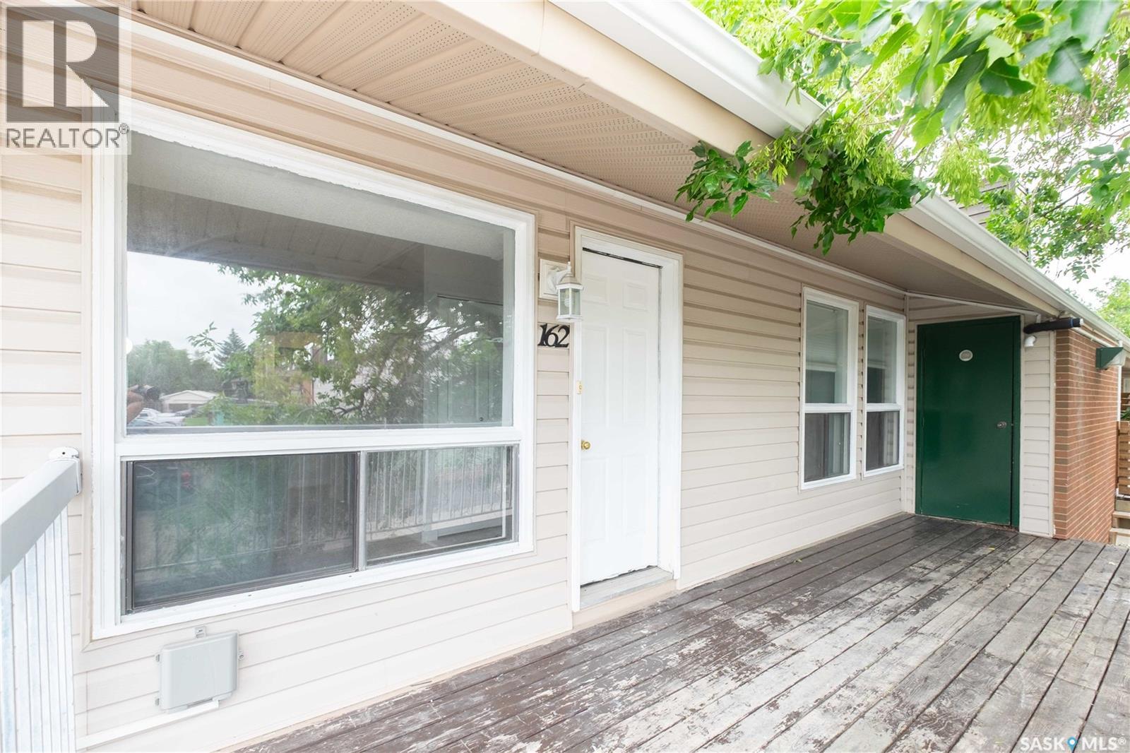 #162 160 Gore PLACE - 2