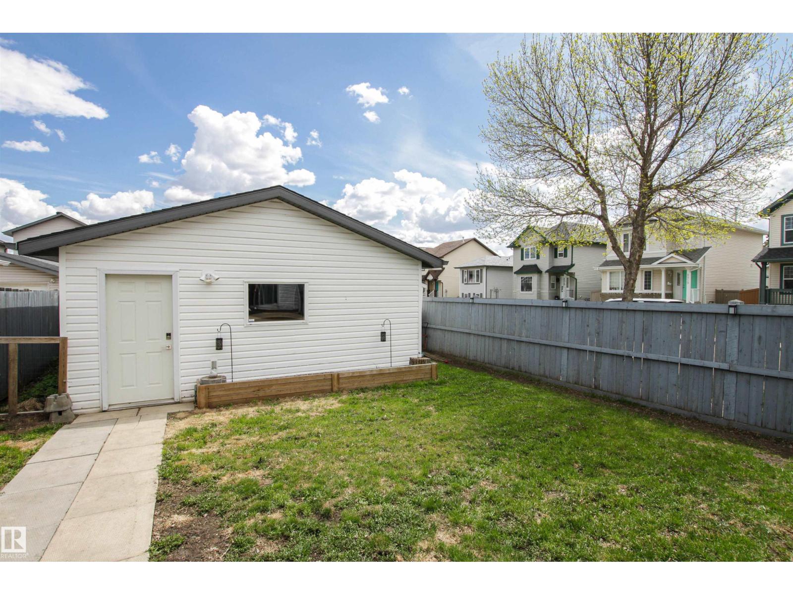 17311 90 ST NW - 33