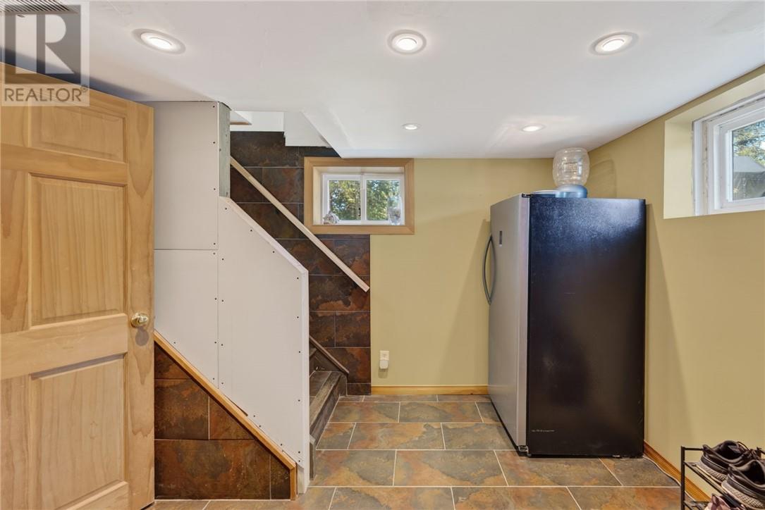 1640 Gravel Drive - 40