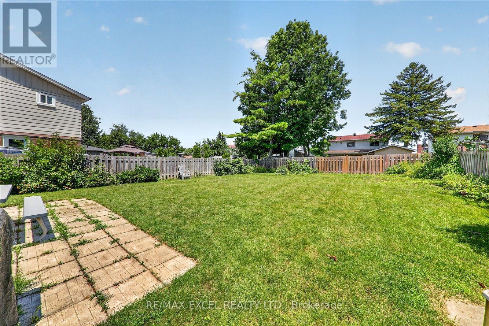 26 LIGHTHALL CRESCENT - 29