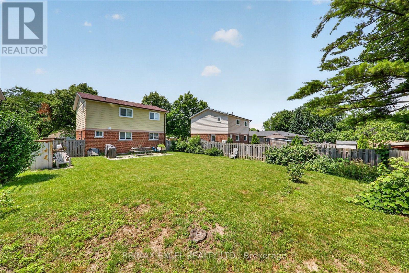 26 LIGHTHALL CRESCENT - 30
