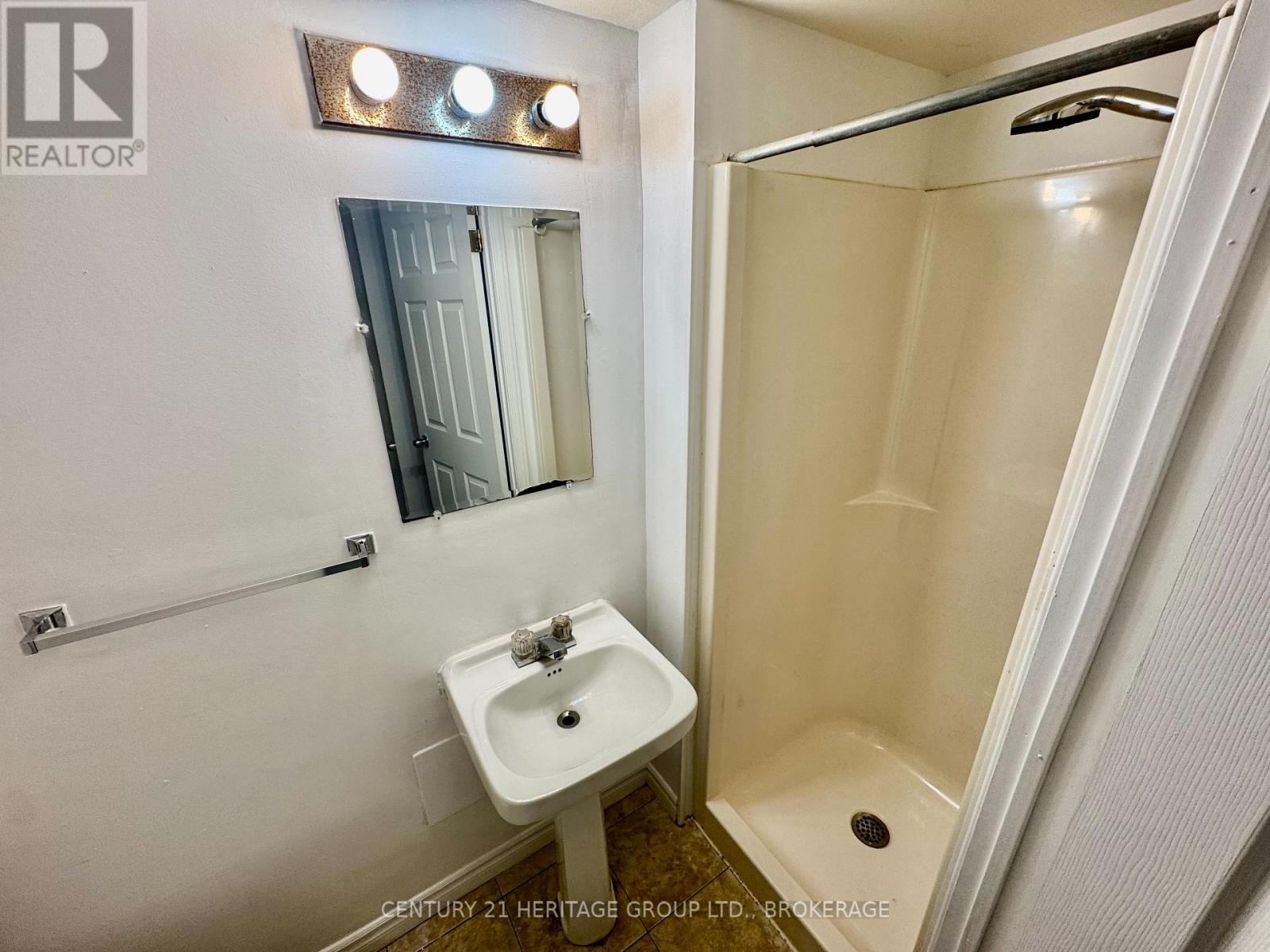 356 OWENS CRESCENT - 18