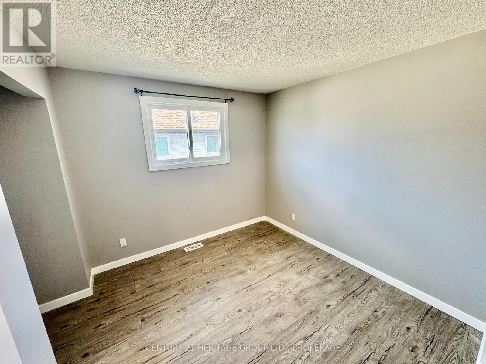 356 OWENS CRESCENT - 10