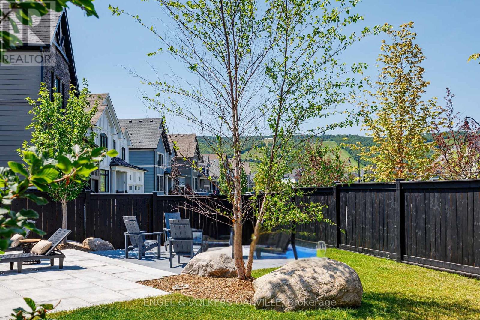117 STONELEIGH DRIVE - 25