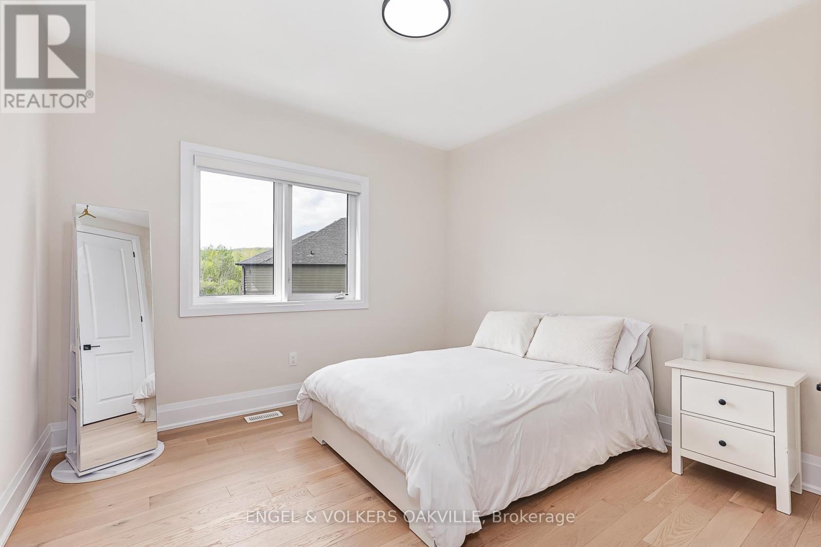 117 STONELEIGH DRIVE - 43
